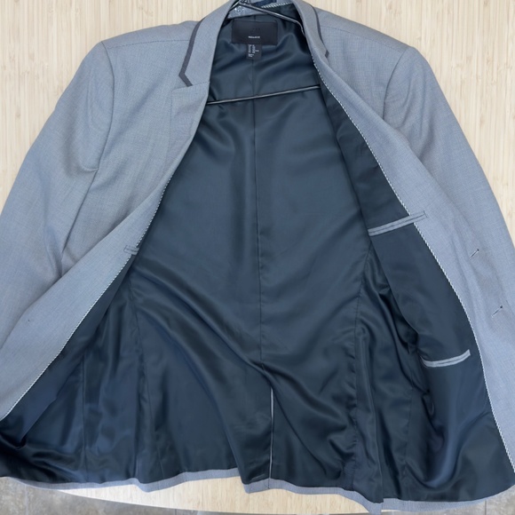 H&M - 2 piece Suit - size 42R - pants size 34R - Picture 3 of 11